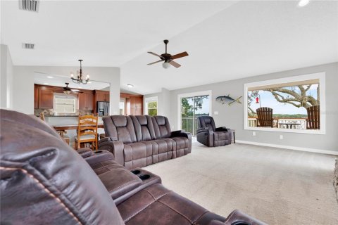 Casa en venta en Eustis, Florida, 3 dormitorios, 205.13 m2 № 2385761 - foto 10