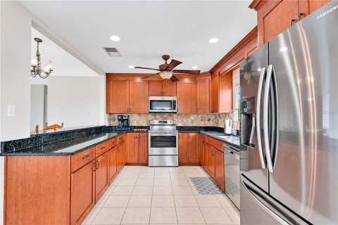 Casa en venta en Eustis, Florida, 3 dormitorios, 205.13 m2 № 2385761 - foto 3