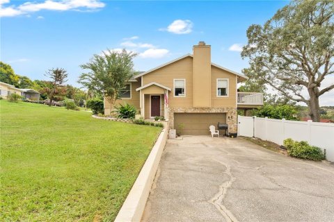 Casa en Eustis, Florida 3 dormitorios, 205.13 m2 № 2385761