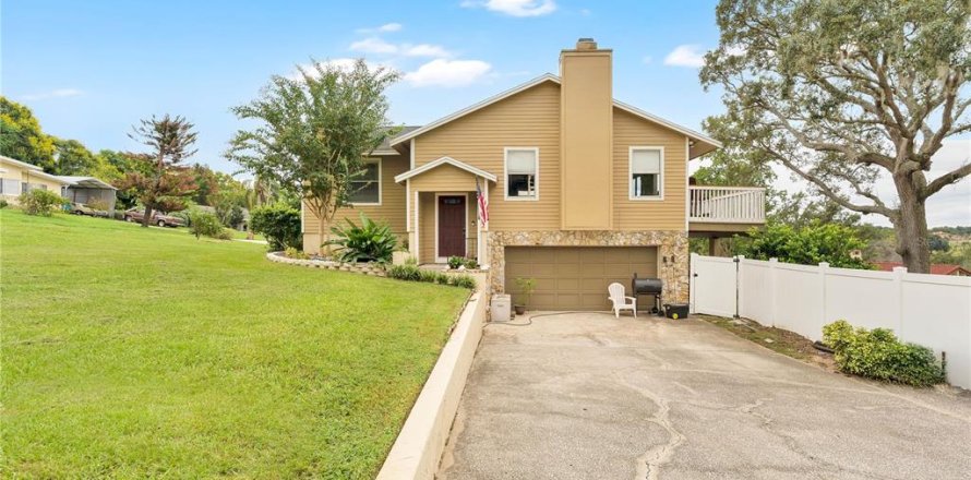 Casa en Eustis, Florida 3 dormitorios, 205.13 m2 № 2385761