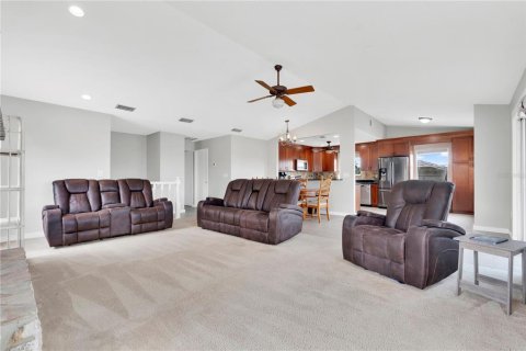 Casa en venta en Eustis, Florida, 3 dormitorios, 205.13 m2 № 2385761 - foto 9