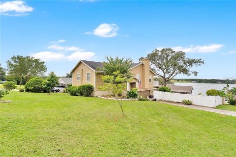 Casa en venta en Eustis, Florida, 3 dormitorios, 205.13 m2 № 2385761 - foto 2