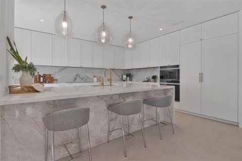 Condo in Tampa, Florida, 4 bedrooms  № 2384133 - photo 11