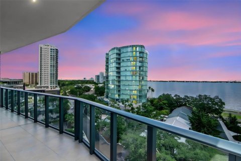 Condo in Tampa, Florida, 4 bedrooms  № 2384133 - photo 3