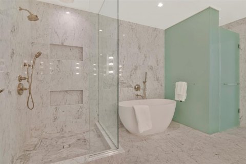 Condo in Tampa, Florida, 4 bedrooms  № 2384133 - photo 25