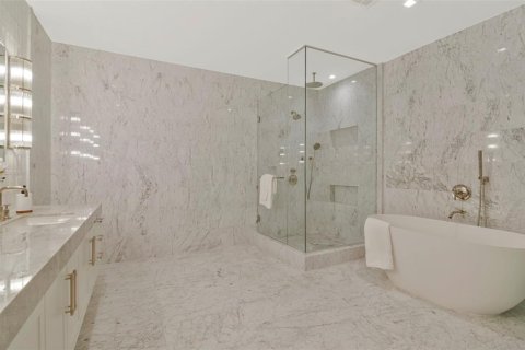 Condo in Tampa, Florida, 4 bedrooms  № 2384133 - photo 24