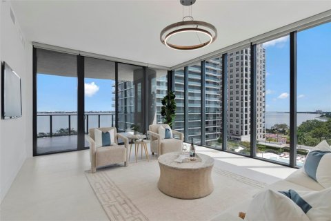 Condo in Tampa, Florida, 4 bedrooms  № 2384133 - photo 2