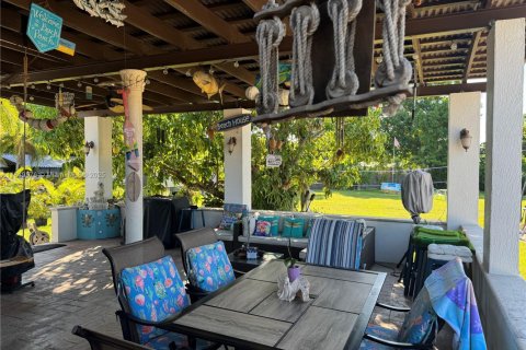 House in Cutler Bay, Florida 3 bedrooms, 124.86 sq.m. № 1979629 - photo 16