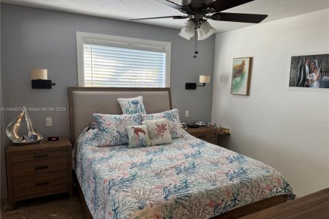 House in Cutler Bay, Florida 3 bedrooms, 124.86 sq.m. № 1979629 - photo 22