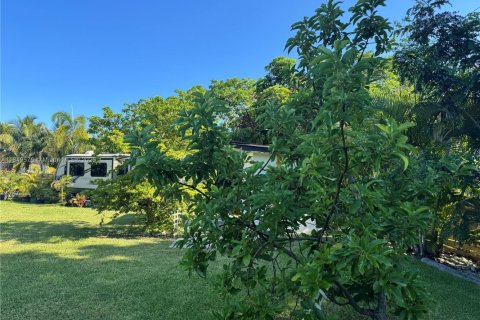 House in Cutler Bay, Florida 3 bedrooms, 124.86 sq.m. № 1979629 - photo 13