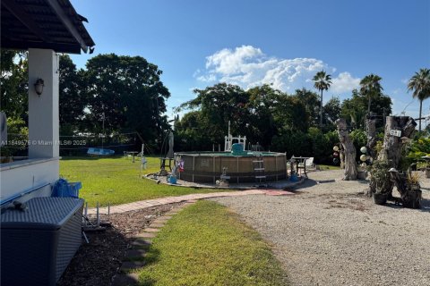 House in Cutler Bay, Florida 3 bedrooms, 124.86 sq.m. № 1979629 - photo 5