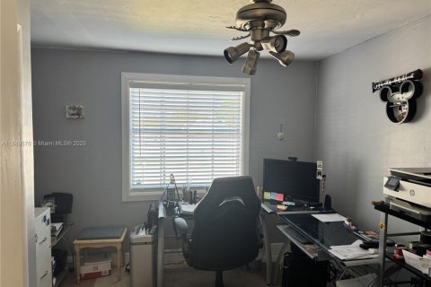 House in Cutler Bay, Florida 3 bedrooms, 124.86 sq.m. № 1979629 - photo 20