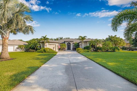House in Parrish, Florida 4 bedrooms, 260.31 sq.m. № 1819011 - photo 2