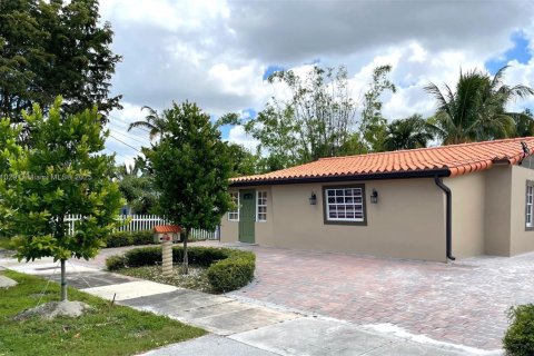 Casa en venta en Miami, Florida, 2 dormitorios, 97.36 m2 № 1975214 - foto 4