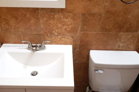 Casa en venta en Miami, Florida, 2 dormitorios, 97.36 m2 № 1975214 - foto 17