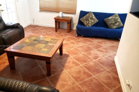 Casa en venta en Miami, Florida, 2 dormitorios, 97.36 m2 № 1975214 - foto 8