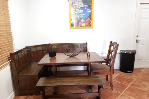 Casa en venta en Miami, Florida, 2 dormitorios, 97.36 m2 № 1975214 - foto 12