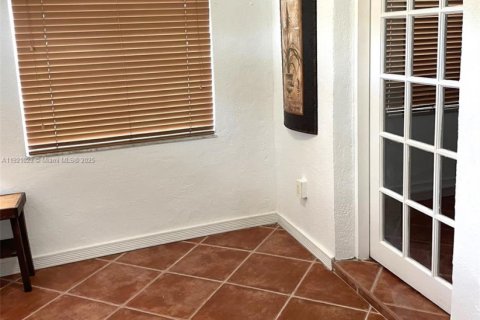 Casa en venta en Miami, Florida, 2 dormitorios, 97.36 m2 № 1975214 - foto 5
