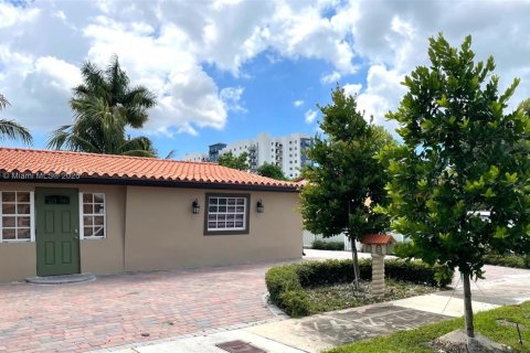 Casa en venta en Miami, Florida, 2 dormitorios, 97.36 m2 № 1975214 - foto 3