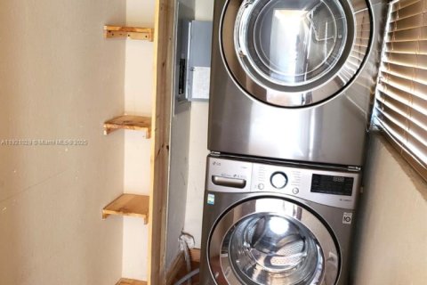 Casa en venta en Miami, Florida, 2 dormitorios, 97.36 m2 № 1975214 - foto 26