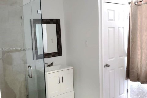 Casa en venta en Miami, Florida, 2 dormitorios, 97.36 m2 № 1975214 - foto 24