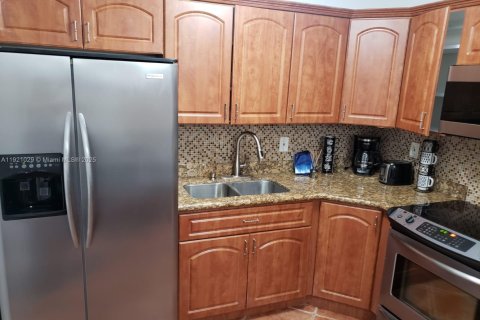 Casa en venta en Miami, Florida, 2 dormitorios, 97.36 m2 № 1975214 - foto 11