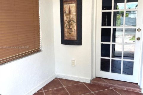 Casa en venta en Miami, Florida, 2 dormitorios, 97.36 m2 № 1975214 - foto 6