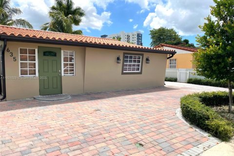 Casa en venta en Miami, Florida, 2 dormitorios, 97.36 m2 № 1975214 - foto 1