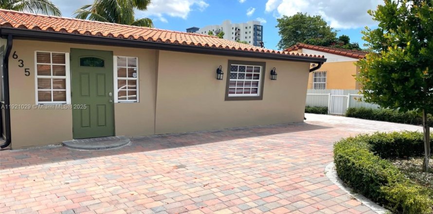 Casa en Miami, Florida 2 dormitorios, 97.36 m2 № 1975214