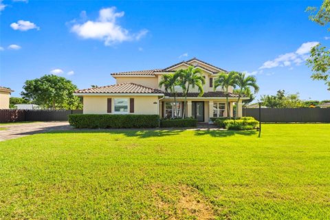 Villa ou maison à vendre à Homestead, Floride: 5 chambres, 263.56 m2 № 1944610 - photo 2