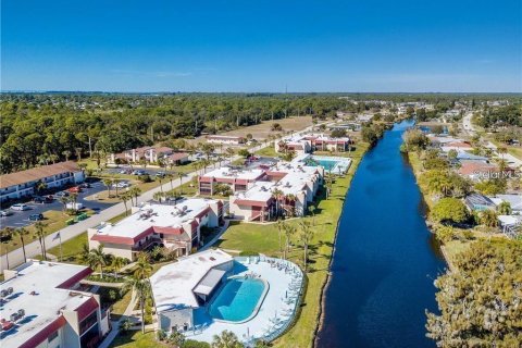 Condo in Rotonda, Florida, 1 bedroom  № 1767190 - photo 4