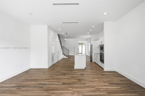Touwnhouse à vendre à Miami, Floride: 3 chambres, 189.43 m2 № 2000139 - photo 16