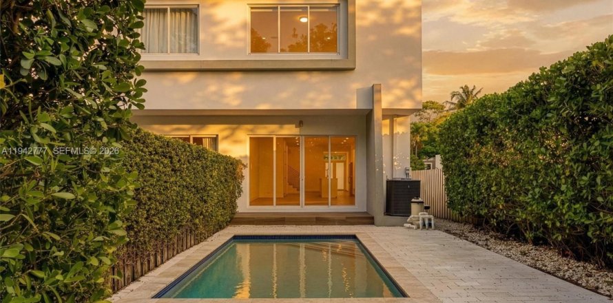 Touwnhouse à Miami, Floride 3 chambres, 189.43 m2 № 2000139