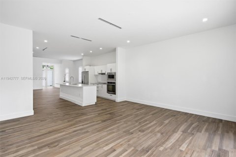 Touwnhouse à vendre à Miami, Floride: 3 chambres, 189.43 m2 № 2000139 - photo 17