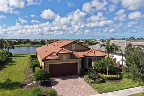 House in Sarasota, Florida 2 bedrooms, 176.79 sq.m. № 1886199 - photo 9