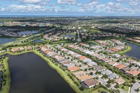 House in Sarasota, Florida 2 bedrooms, 176.79 sq.m. № 1886199 - photo 4