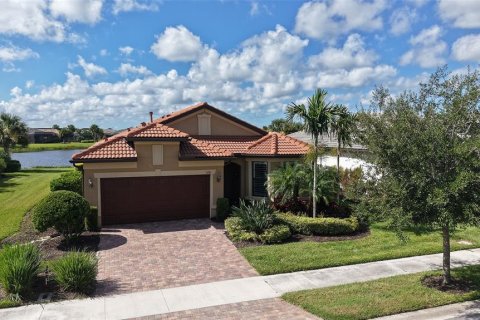 House in Sarasota, Florida 2 bedrooms, 176.79 sq.m. № 1886199 - photo 1