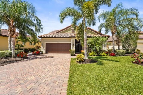 House in Bradenton, Florida 4 bedrooms, 283.07 sq.m. № 1822387 - photo 1