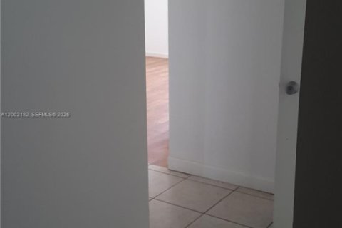 Condominio en alquiler en Aventura, Florida, 2 dormitorios, 99.68 m2 № 2170309 - foto 13