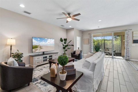 Casa en venta en Tampa, Florida, 4 dormitorios, 189.06 m2 № 2195625 - foto 4