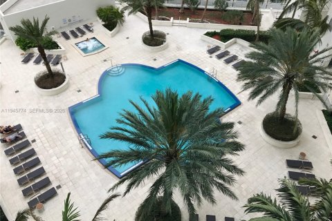 Condominio en Miami, Florida, 1 dormitorio  № 2002528