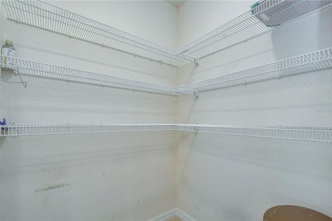 Купить виллу или дом в Зеферхиллс-Норт, Флорида 7 комнат, 171.5м2, № 2291432 - фото 24