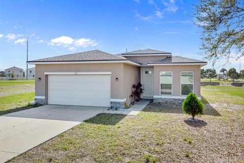 House in Poinciana, Florida 3 bedrooms, 114.73 sq.m. № 1569310 - photo 1