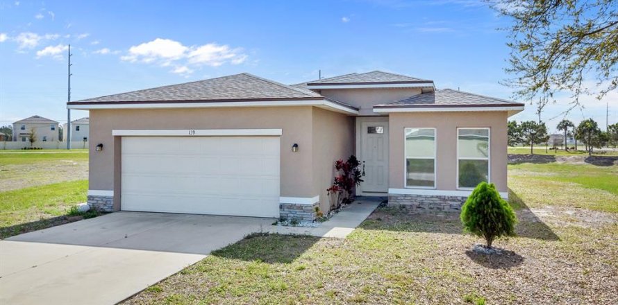 House in Poinciana, Florida 3 bedrooms, 114.73 sq.m. № 1569310