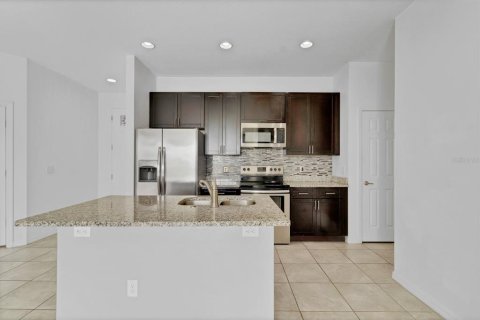 House in Poinciana, Florida 3 bedrooms, 114.73 sq.m. № 1569310 - photo 10