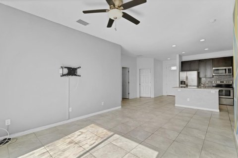 House in Poinciana, Florida 3 bedrooms, 114.73 sq.m. № 1569310 - photo 13