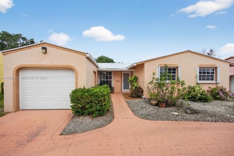 Купить виллу или дом в Маргит, Флорида 3 спальни, 128.11м2, № 1957244 - фото 1