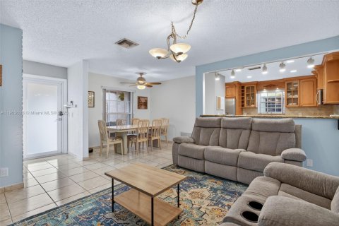 Купить виллу или дом в Маргит, Флорида 3 спальни, 128.11м2, № 1957244 - фото 9