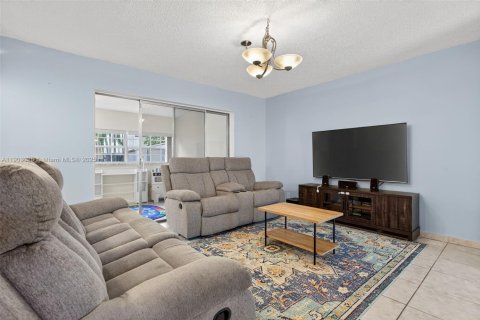 Купить виллу или дом в Маргит, Флорида 3 спальни, 128.11м2, № 1957244 - фото 11