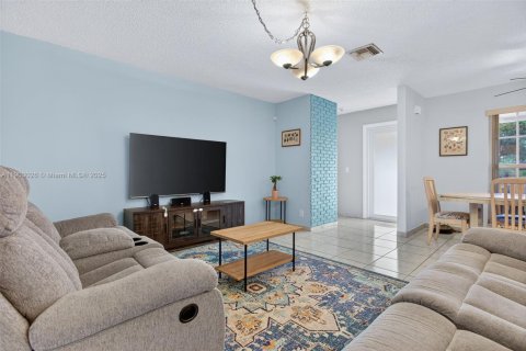 Купить виллу или дом в Маргит, Флорида 3 спальни, 128.11м2, № 1957244 - фото 10